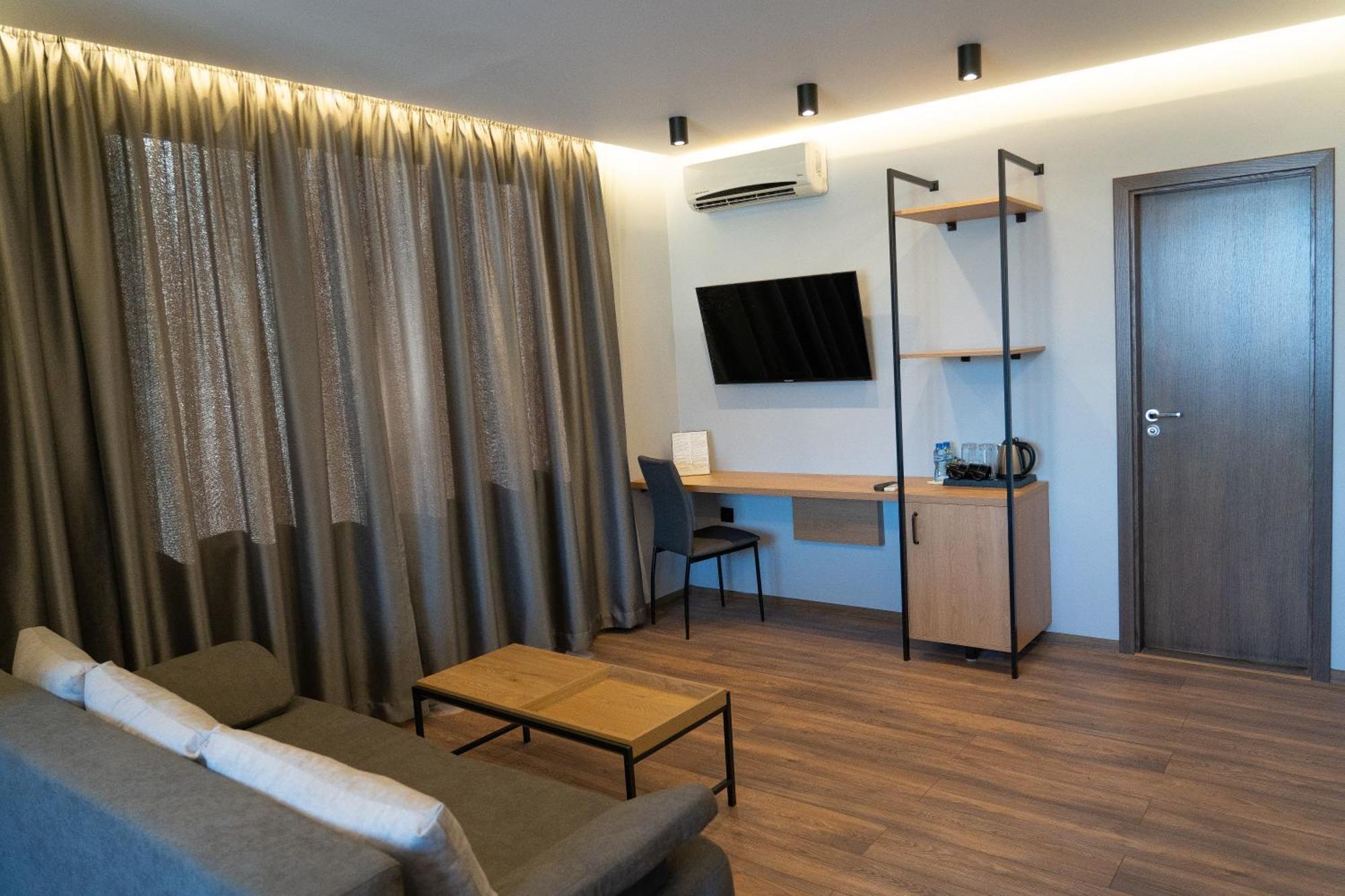 Family Hotel Pak Tam คาร์โลโว ภายนอก รูปภาพ